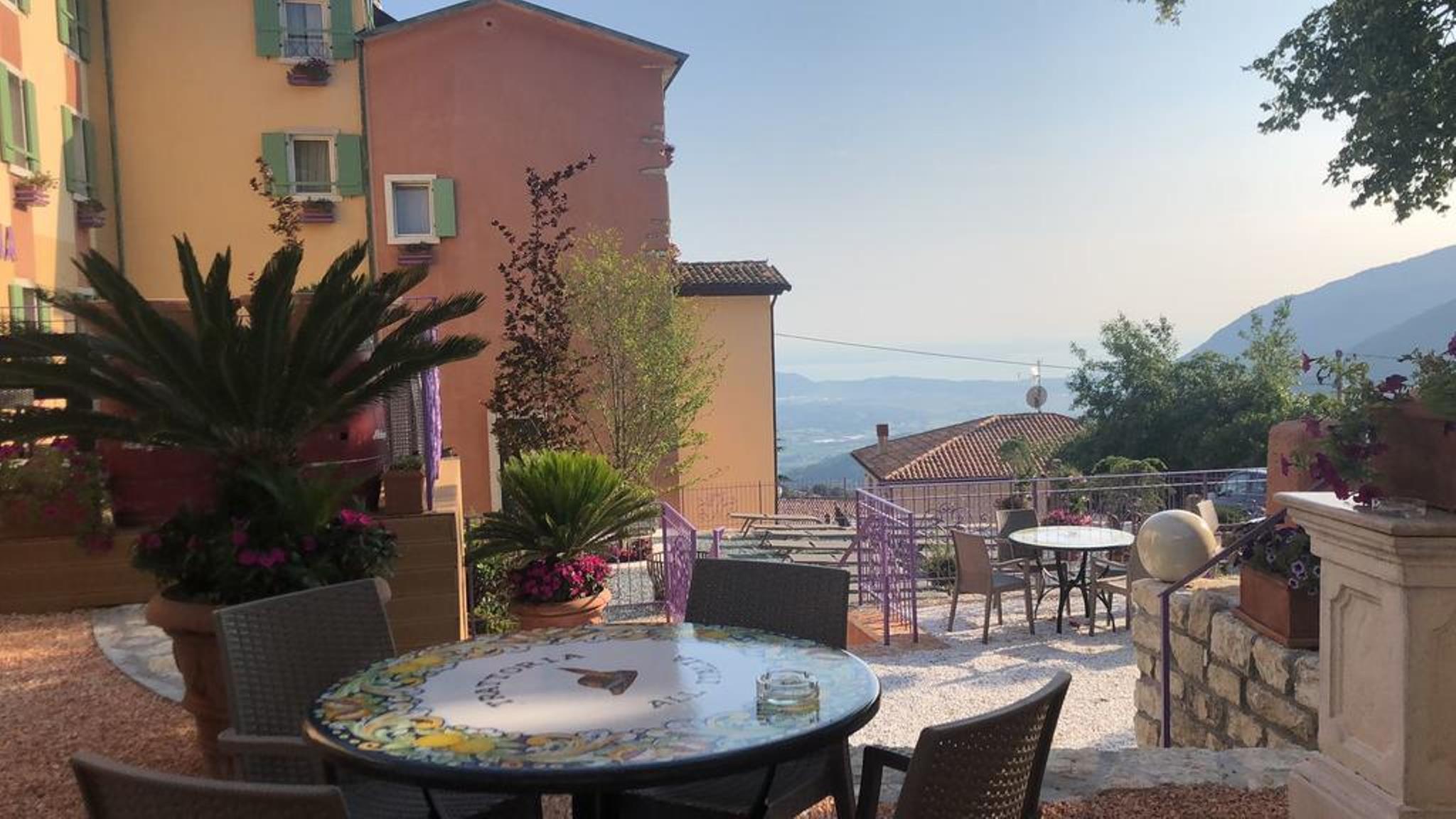 Hotel Corona Spiazzi Di Caprino Extérieur photo